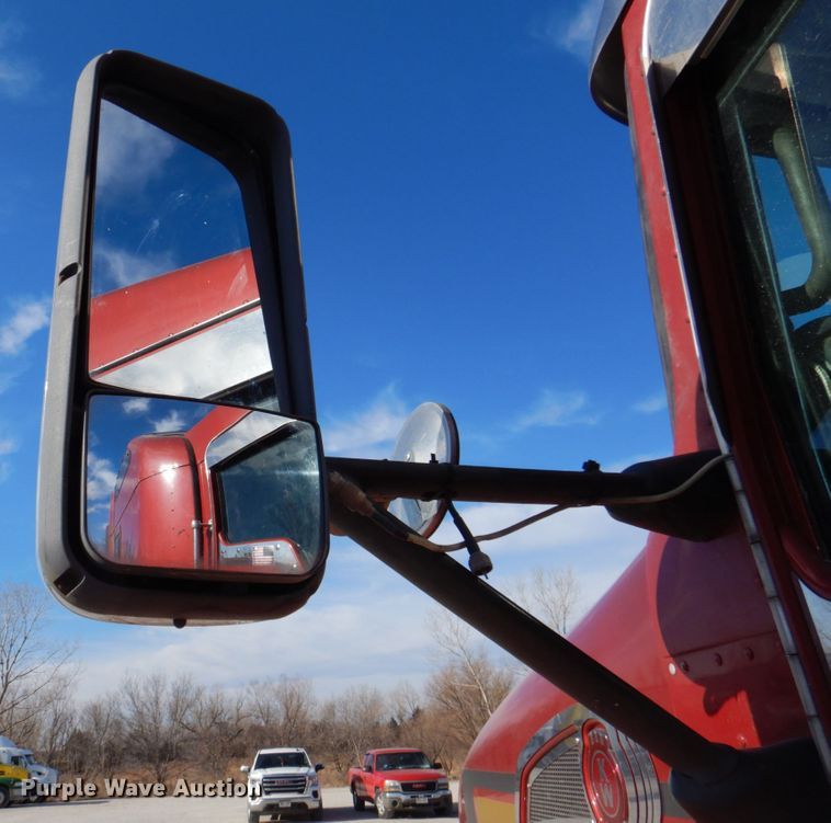 image for item DK8707 2014 Kenworth T660  semi truck