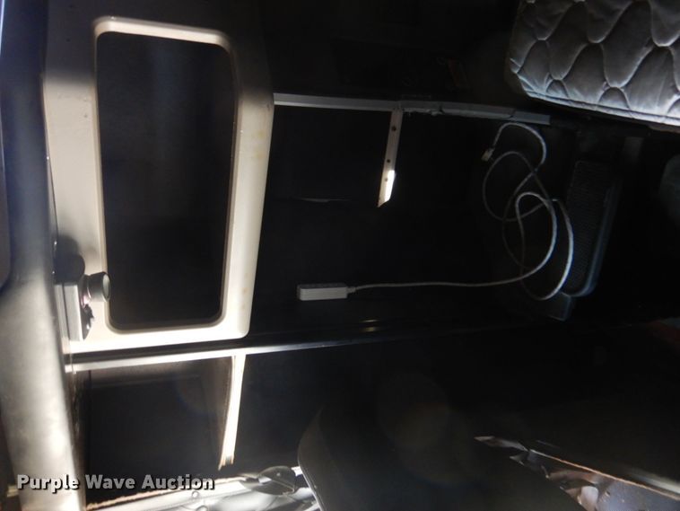 image for item DK8707 2014 Kenworth T660  semi truck