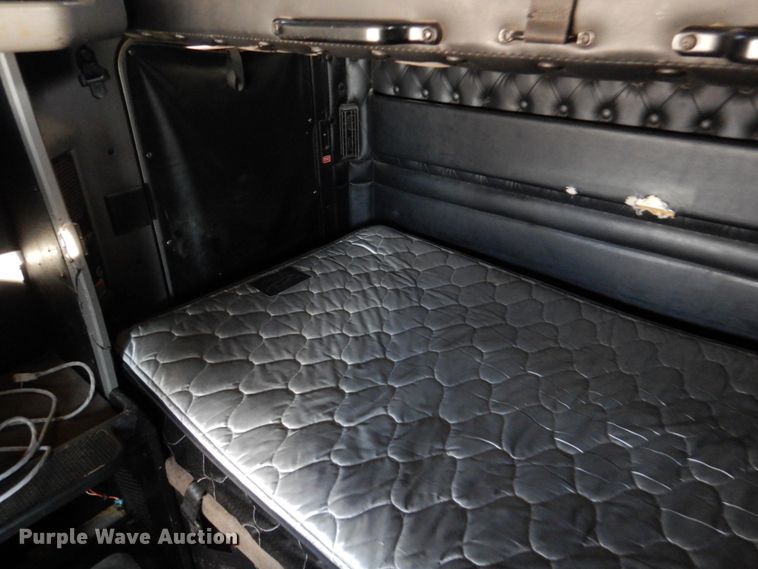 image for item DK8707 2014 Kenworth T660  semi truck