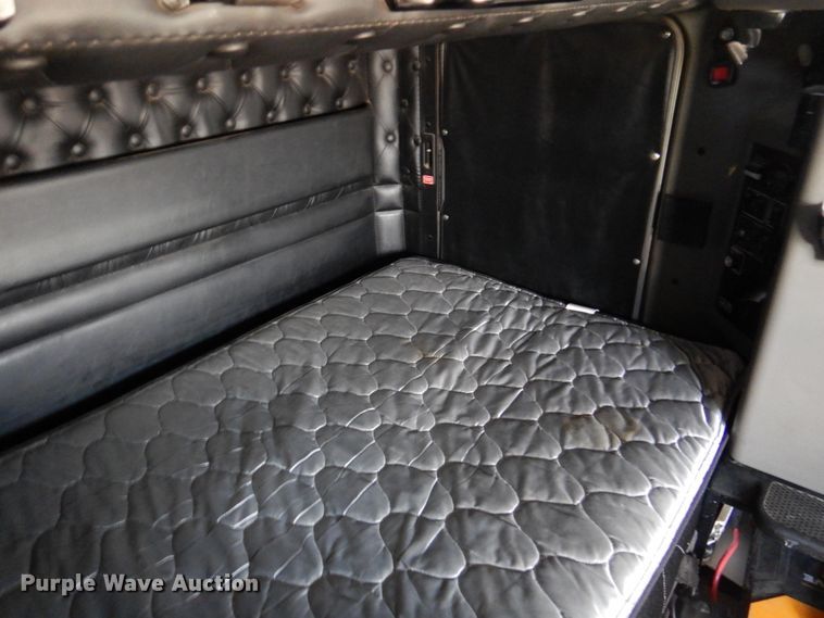 image for item DK8707 2014 Kenworth T660  semi truck