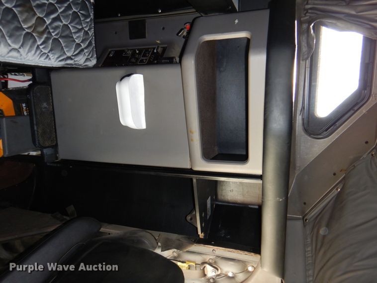 image for item DK8707 2014 Kenworth T660  semi truck