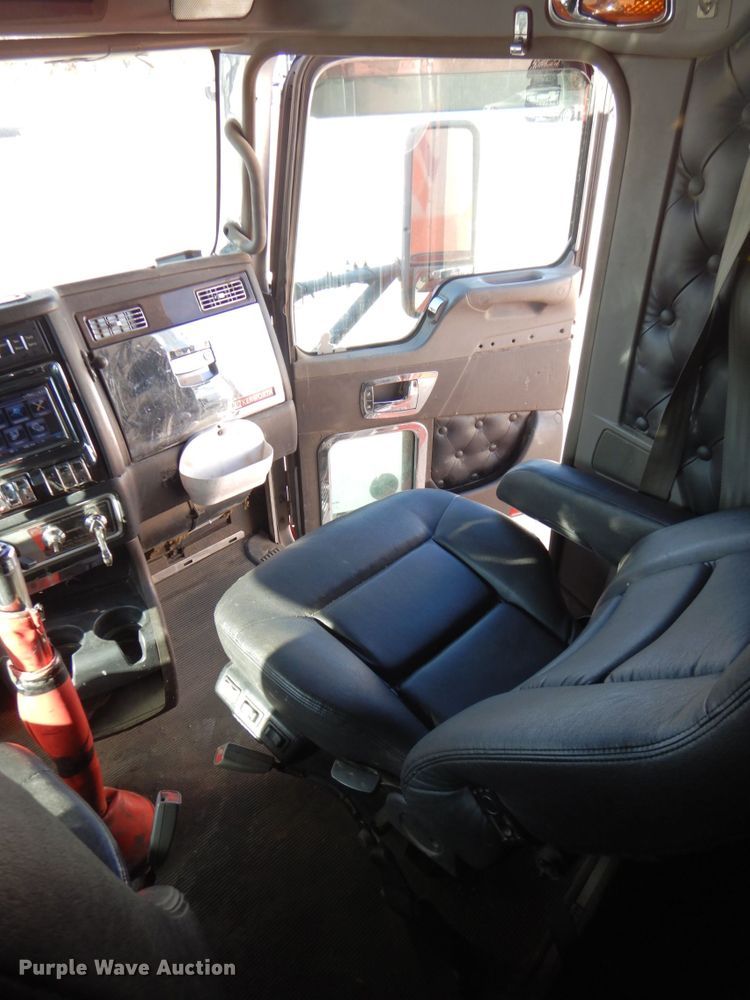 image for item DK8707 2014 Kenworth T660  semi truck