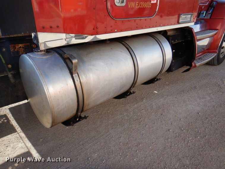 image for item DK8707 2014 Kenworth T660  semi truck