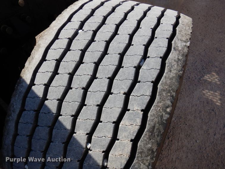 image for item DK8707 2014 Kenworth T660  semi truck