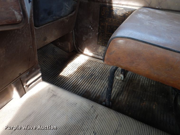 image for item DL5892 1986 Freightliner FLC  crane truck