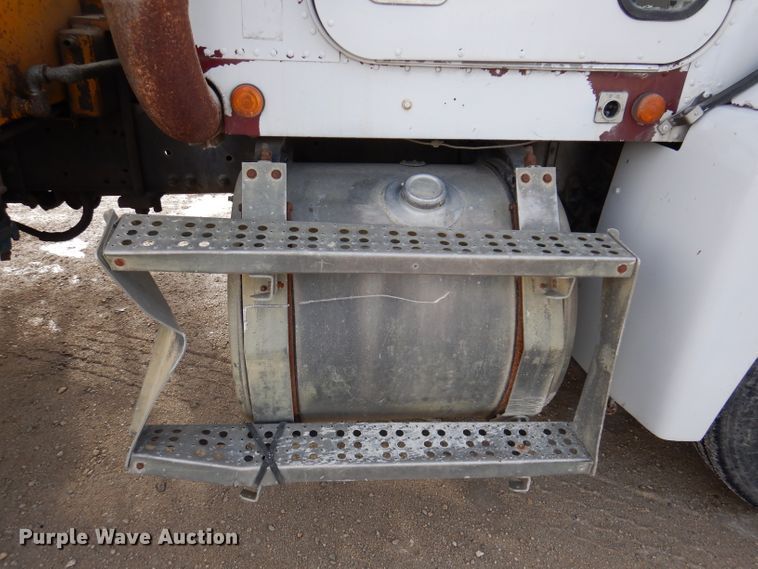 image for item DL5893 1989 Freightliner FLD120  crane truck