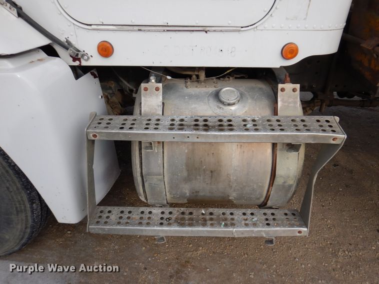 image for item DL5893 1989 Freightliner FLD120  crane truck