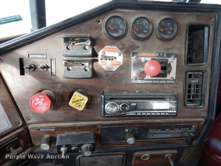 image for item DL5893 1989 Freightliner FLD120  crane truck