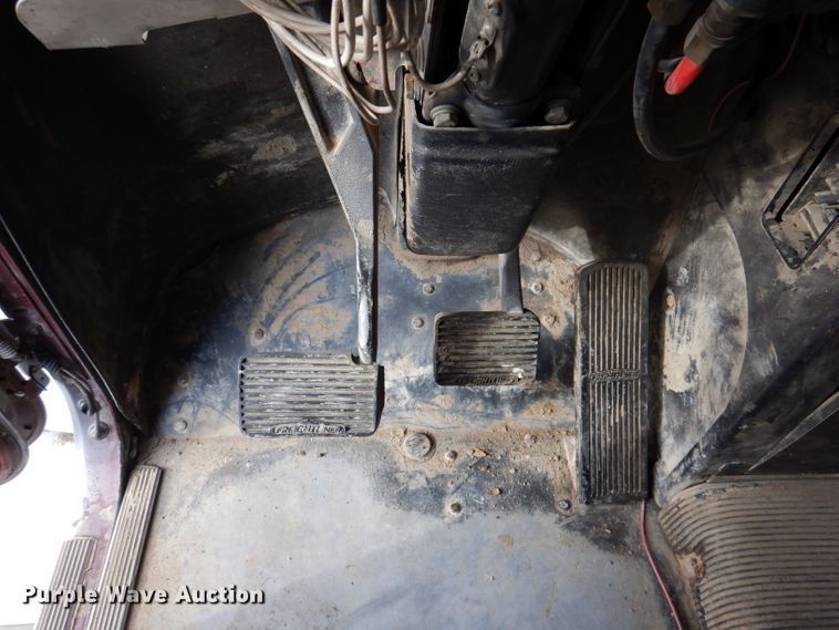 image for item DL5893 1989 Freightliner FLD120  crane truck