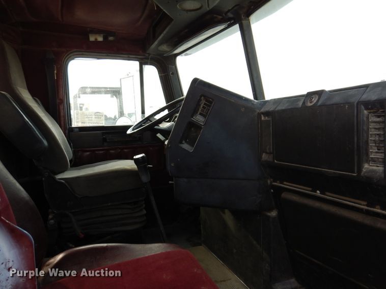 image for item DL5893 1989 Freightliner FLD120  crane truck