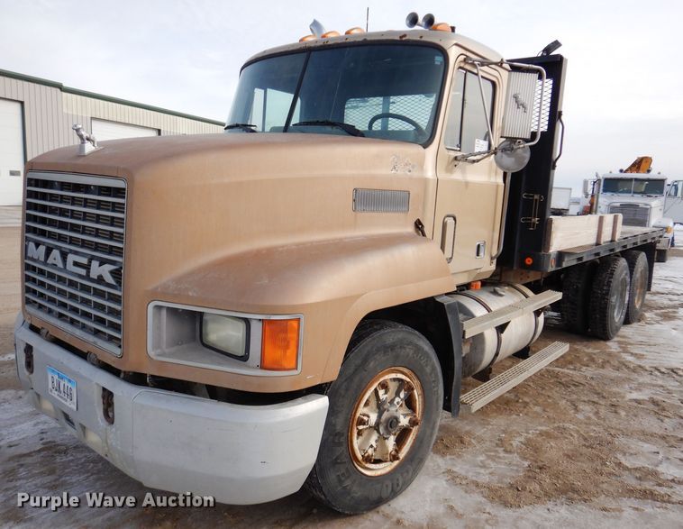 image for item DL5894 1991 Mack CH613  flatbed truck