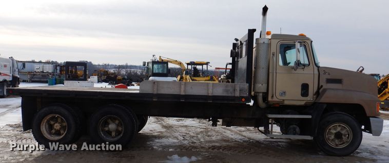 image for item DL5894 1991 Mack CH613  flatbed truck