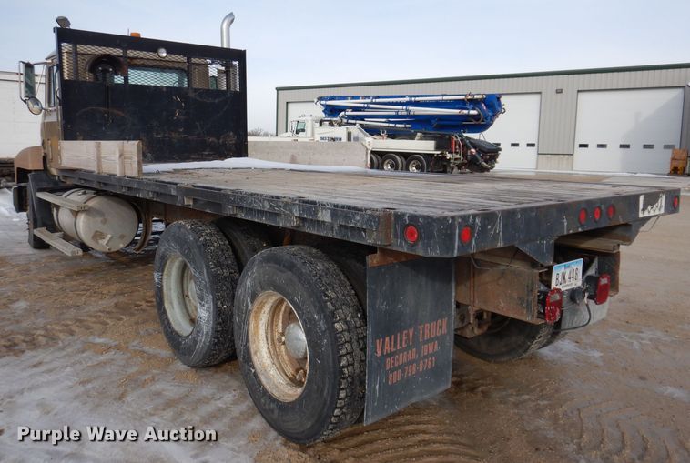 image for item DL5894 1991 Mack CH613  flatbed truck