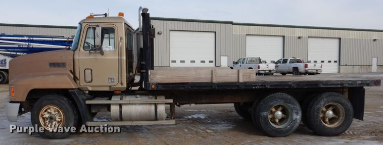 image for item DL5894 1991 Mack CH613  flatbed truck