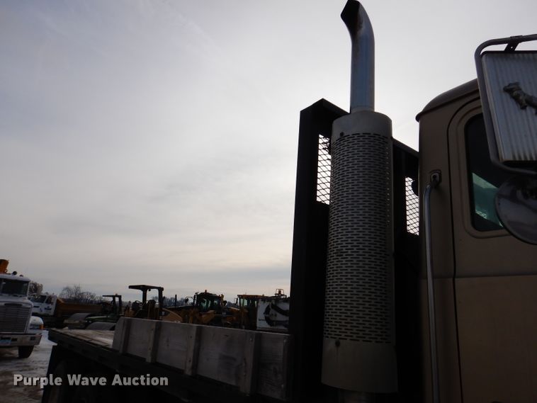 image for item DL5894 1991 Mack CH613  flatbed truck