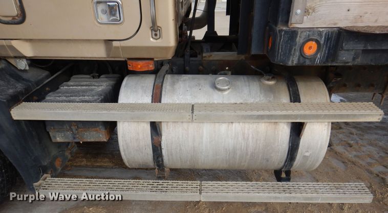 image for item DL5894 1991 Mack CH613  flatbed truck