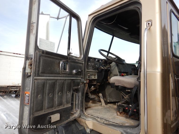 image for item DL5894 1991 Mack CH613  flatbed truck