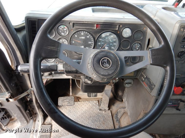 image for item DL5894 1991 Mack CH613  flatbed truck