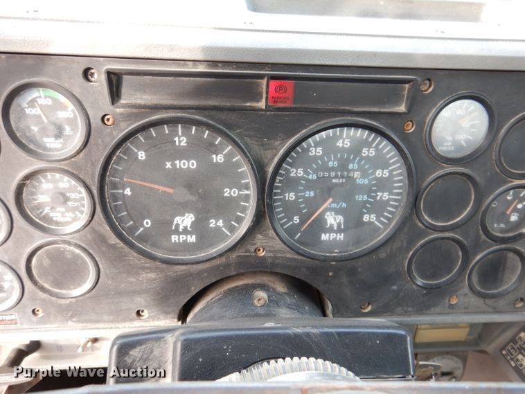 image for item DL5894 1991 Mack CH613  flatbed truck