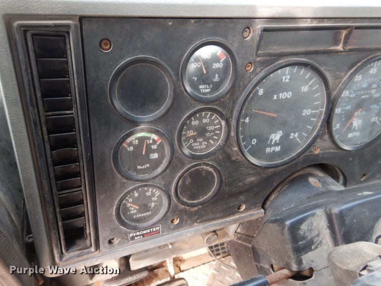 image for item DL5894 1991 Mack CH613  flatbed truck