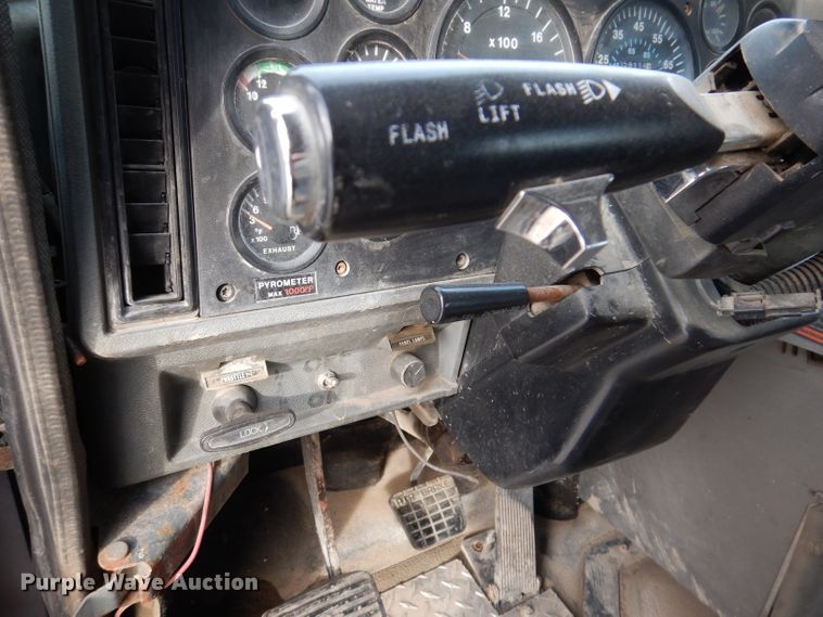 image for item DL5894 1991 Mack CH613  flatbed truck