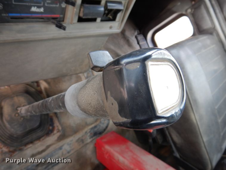 image for item DL5894 1991 Mack CH613  flatbed truck