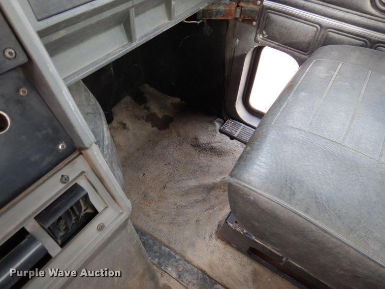 image for item DL5894 1991 Mack CH613  flatbed truck