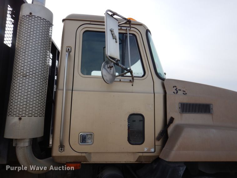 image for item DL5894 1991 Mack CH613  flatbed truck