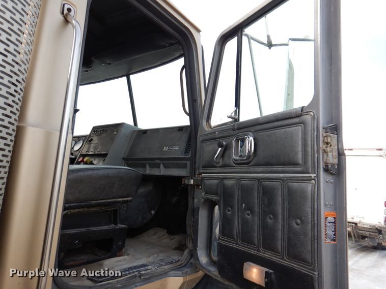 image for item DL5894 1991 Mack CH613  flatbed truck