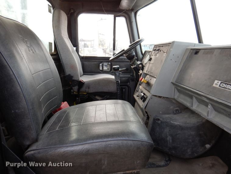 image for item DL5894 1991 Mack CH613  flatbed truck