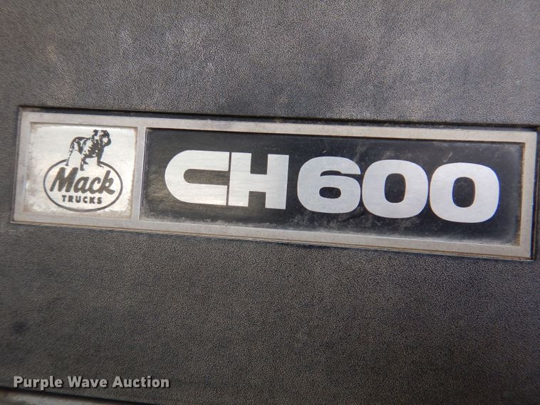 image for item DL5894 1991 Mack CH613  flatbed truck