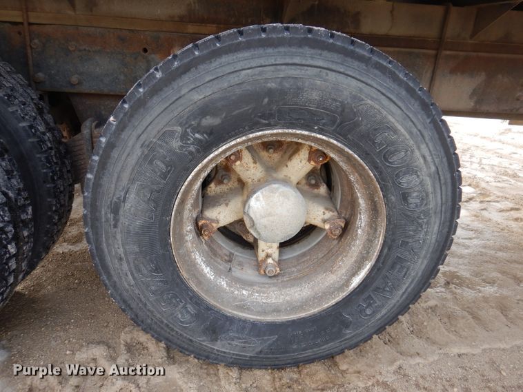 image for item DL5894 1991 Mack CH613  flatbed truck