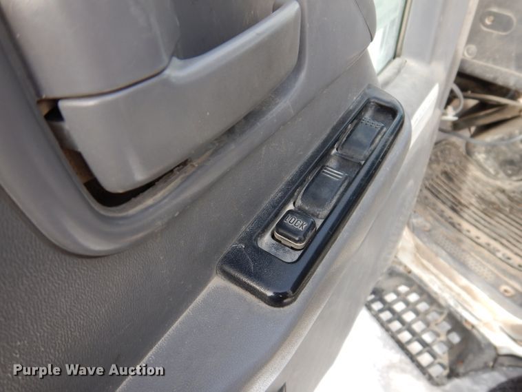 image for item DL5895 2006 Isuzu NPRHD  box truck