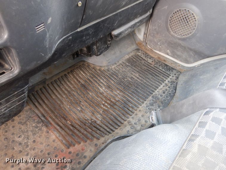 image for item DL5895 2006 Isuzu NPRHD  box truck