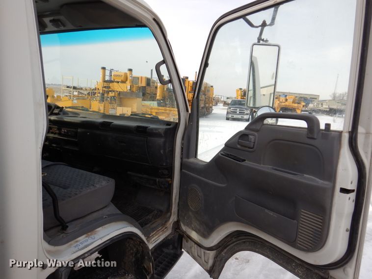 image for item DL5895 2006 Isuzu NPRHD  box truck