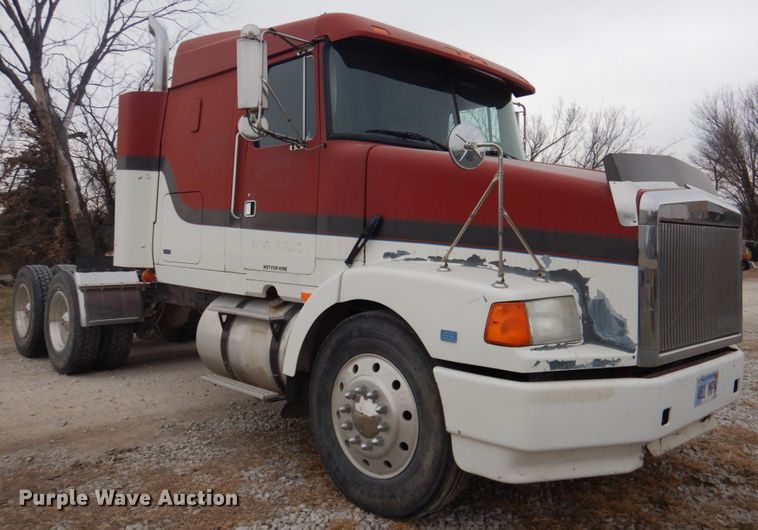 image for item DN2549 1990 WhiteGMC Aero WIA  semi truck