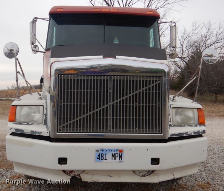 image for item DN2549 1990 WhiteGMC Aero WIA  semi truck