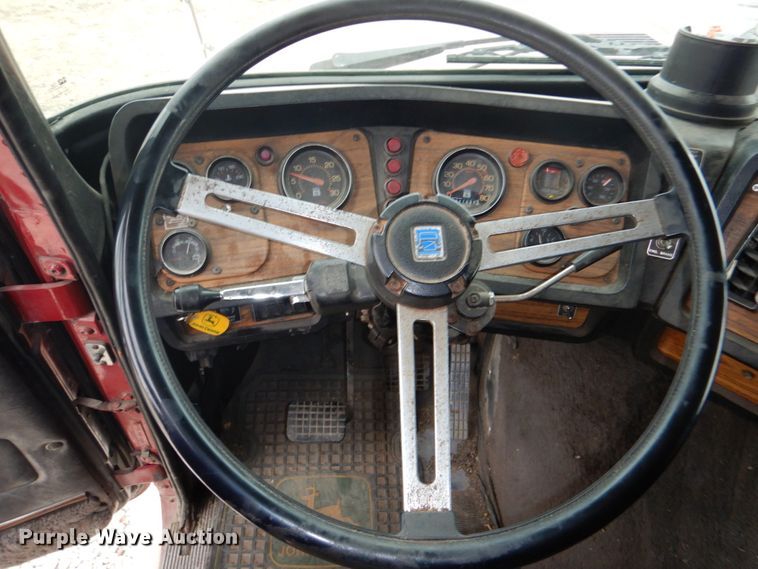 image for item DN2549 1990 WhiteGMC Aero WIA  semi truck