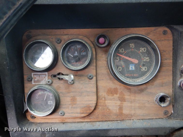 image for item DN2549 1990 WhiteGMC Aero WIA  semi truck