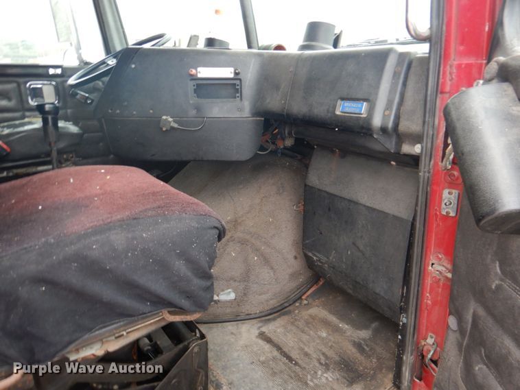 image for item DN2549 1990 WhiteGMC Aero WIA  semi truck