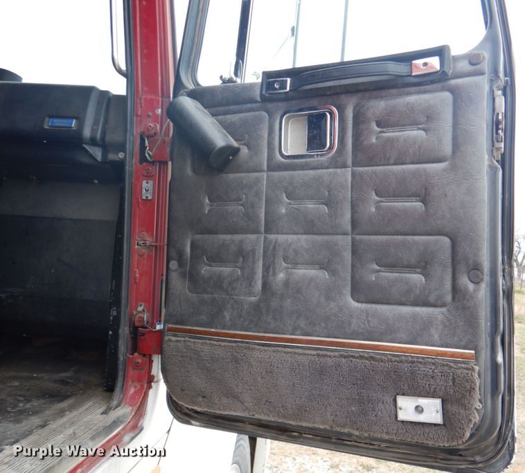 image for item DN2549 1990 WhiteGMC Aero WIA  semi truck