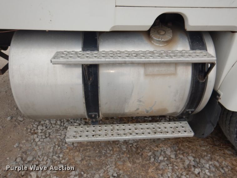 image for item DN2549 1990 WhiteGMC Aero WIA  semi truck