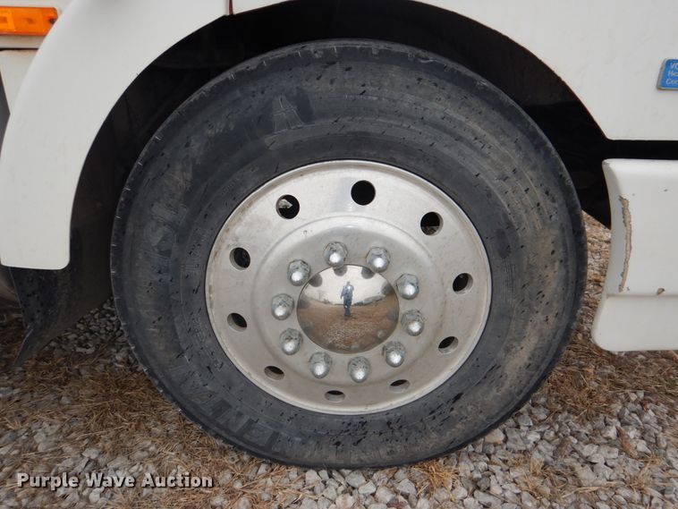 image for item DN2549 1990 WhiteGMC Aero WIA  semi truck