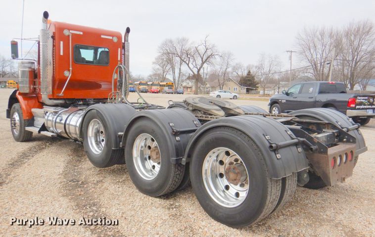image for item DN2635 2013 Kenworth T800  semi truck