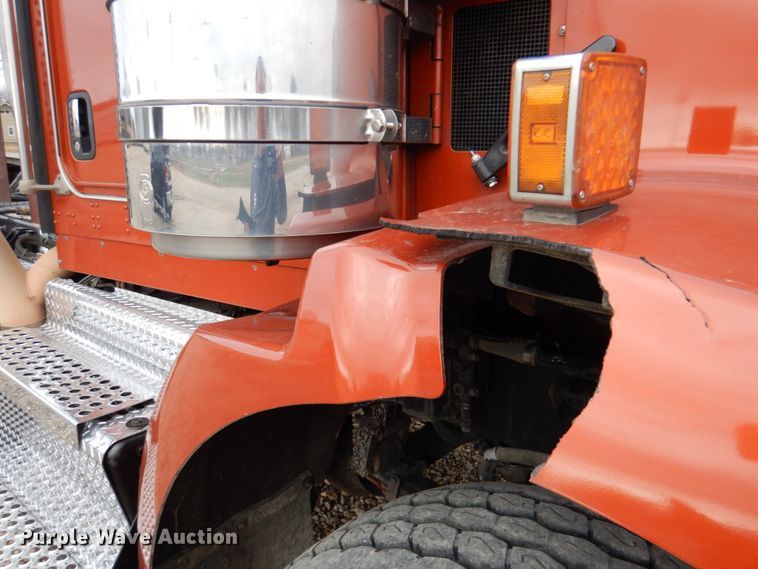 image for item DN2635 2013 Kenworth T800  semi truck