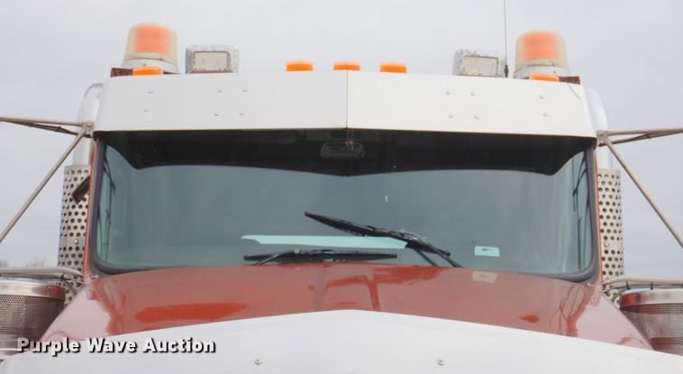 image for item DN2635 2013 Kenworth T800  semi truck