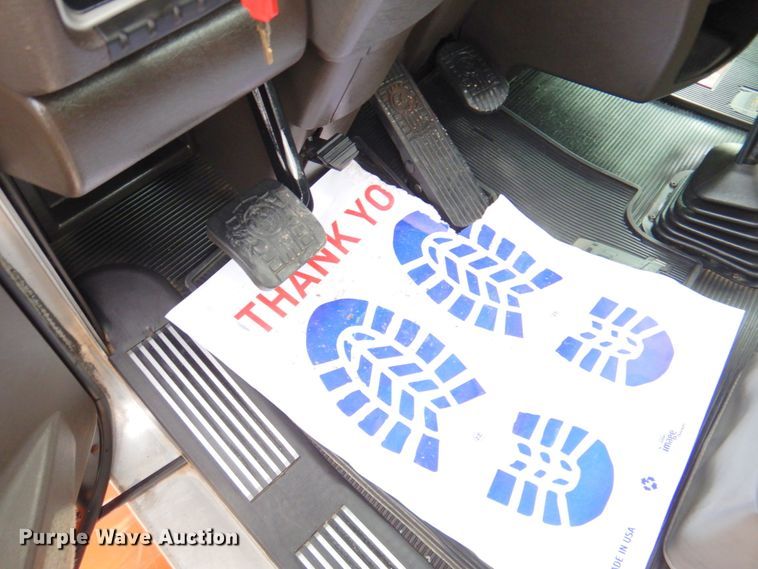 image for item DN2635 2013 Kenworth T800  semi truck