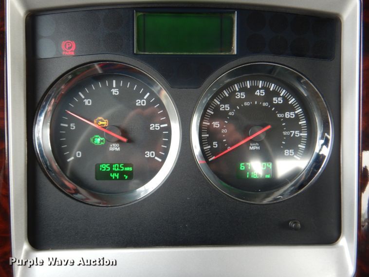 image for item DN2635 2013 Kenworth T800  semi truck