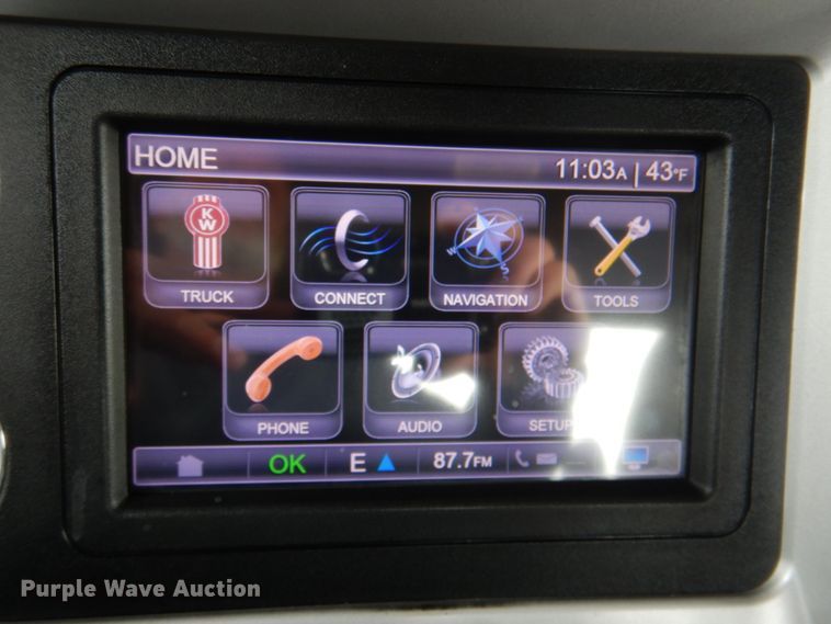 image for item DN2635 2013 Kenworth T800  semi truck