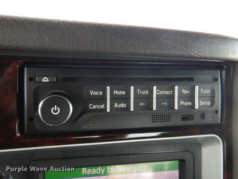 image for item DN2635 2013 Kenworth T800  semi truck